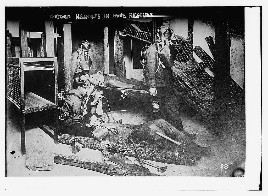 1910_oxygen_helmets_mine_rescues.jpg