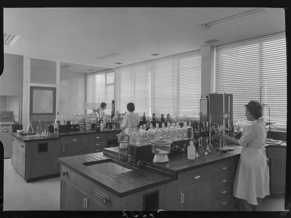 PANDO (1961) - Laboratorios Farmabión. Interiores. 